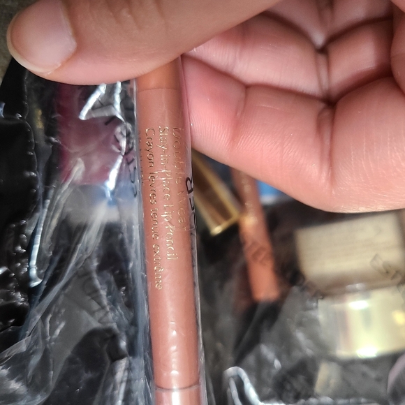 Estee Lauder Mixed Revitalizing Eye Creams Lip Liner Lip Stick and Mascara Set - Picture 9 of 16